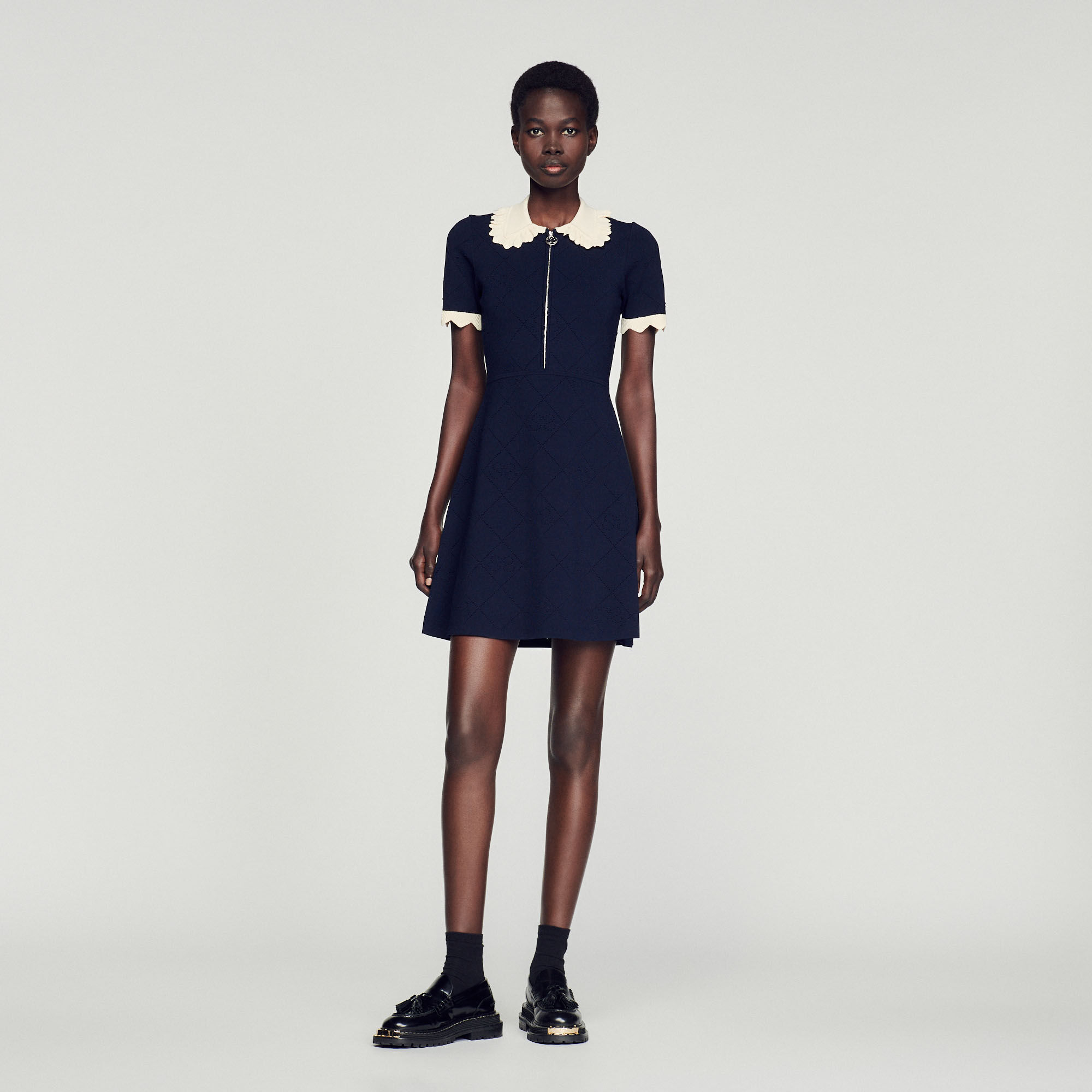 Dress with collar clearance and short sleeves